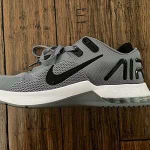 NIKE MENS AIR MAX ALPHA TRAINER 4 RUNNING SHOES Size 13 - Grey